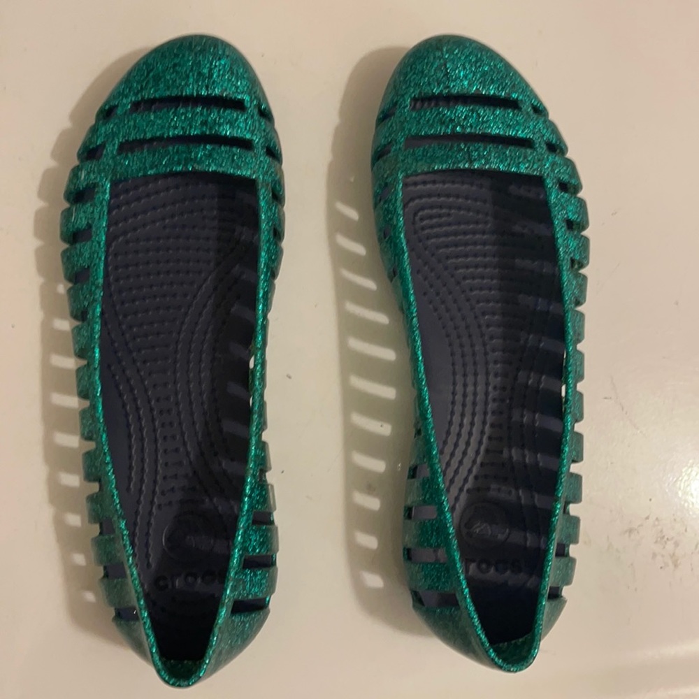 Youth girls size 4. Super cute teal glitter slip on crocs!